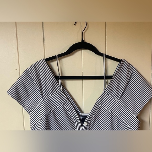 Theory Hartman Navy Stripe Off Should Button Down Sleeveless Blouse L - Picture 2 of 7